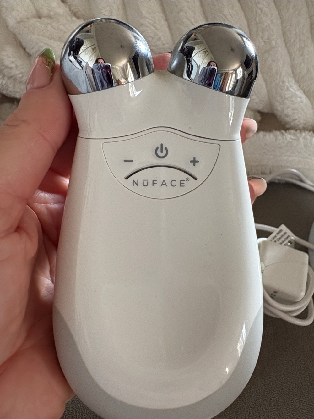 NuFace mini Handheld microcurrent facial device - Picture 7 of 7